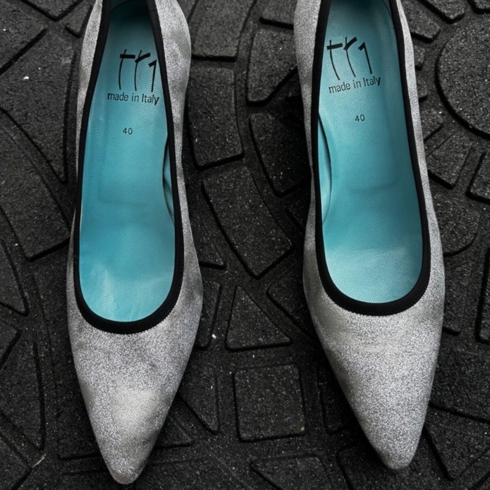 Thierry Rabotin Women’s Silver Metallic Pumps Sz 40 Slip On